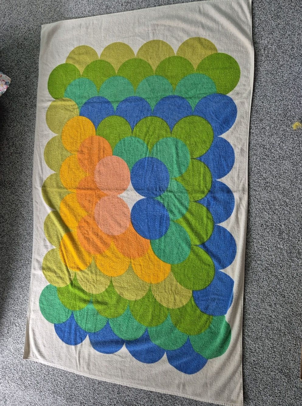 Vintage Retro 1970’s Hilasal Abstract Geometric Fish Scale Beach Towel 42” X 71”
